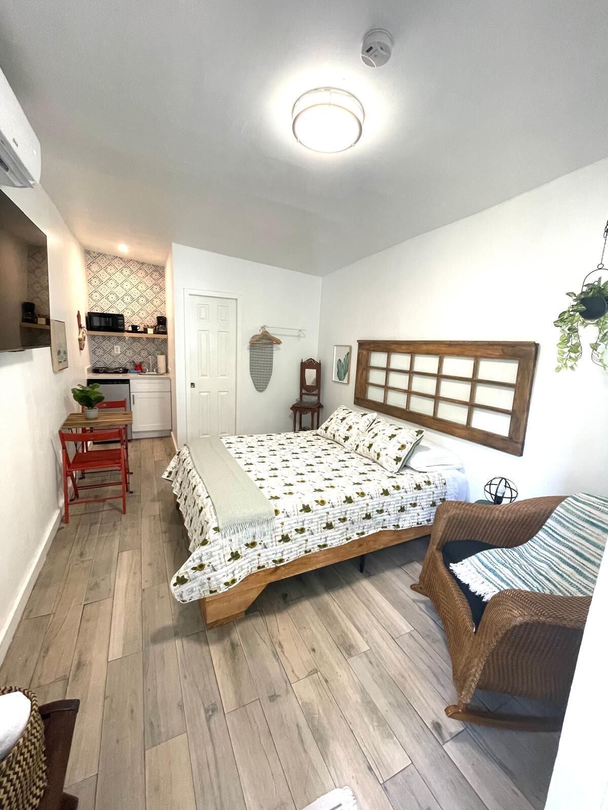 Bureau, fer et planche à repasser, Wi-Fi gratuit, draps fournis