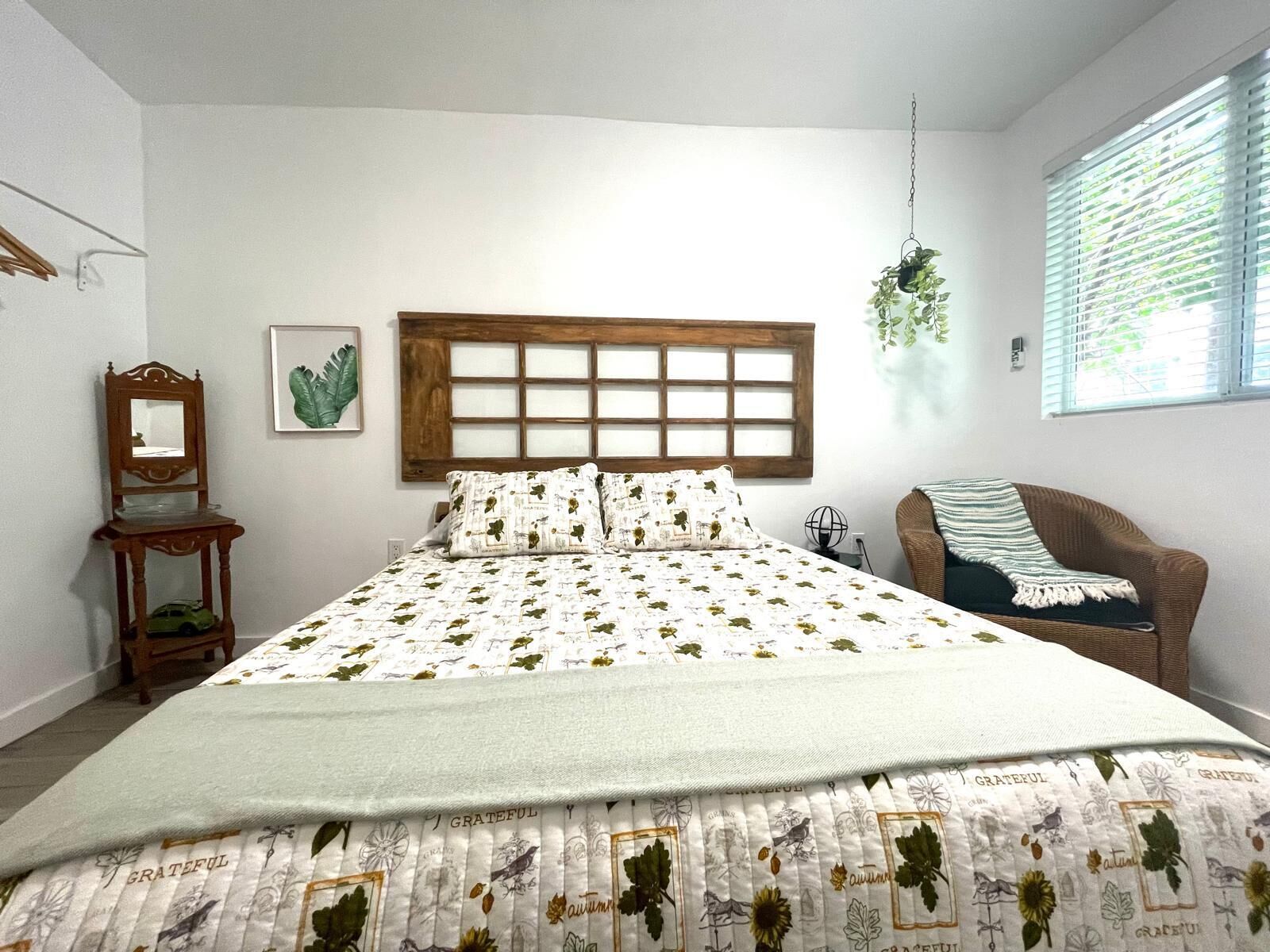 Desk, iron/ironing board, free WiFi, bed sheets