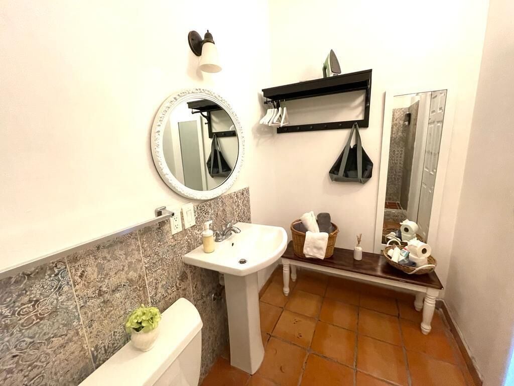 淋浴设施、吹风机、毛巾、肥皂