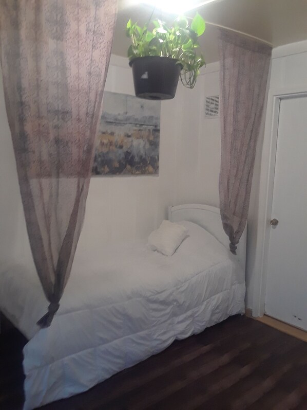 1 quarto, roupa de cama, acesso para cadeiras de rodas
