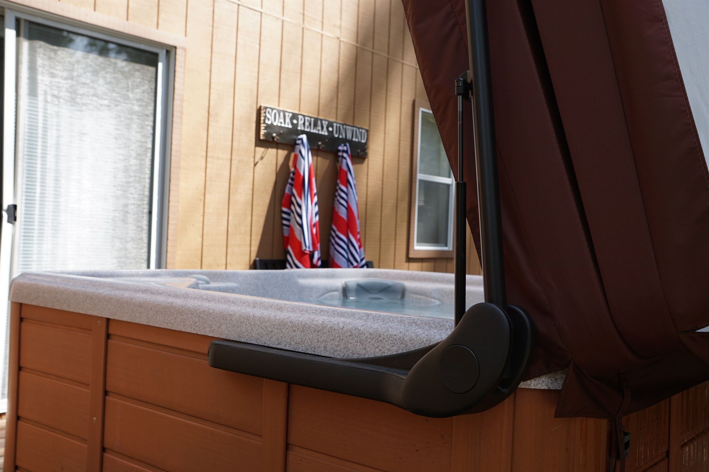 Spacious Cabin, Family Friendly, Hot Tub