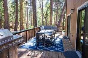 تناول الطعام بالخارج