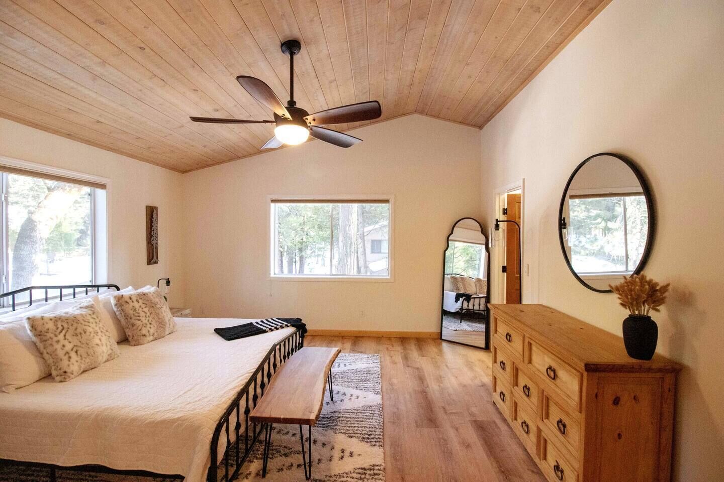 Spacious Cabin, Family Friendly, Hot Tub