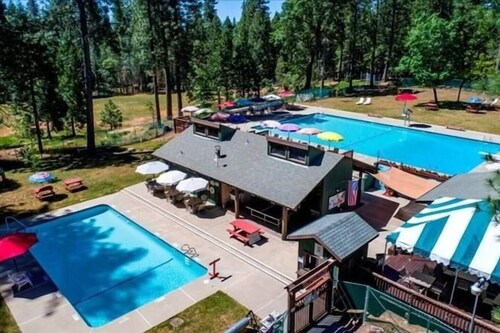 Family Retreat! Hot Tub, King Beds & EV Charger