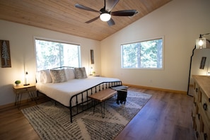 4 bedrooms, desk, iron/ironing board, travel cot