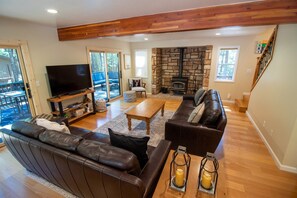 تلفزيون ذكي، ألعاب فيديو، مشغل دي في دي، كرة قدم الطاولة