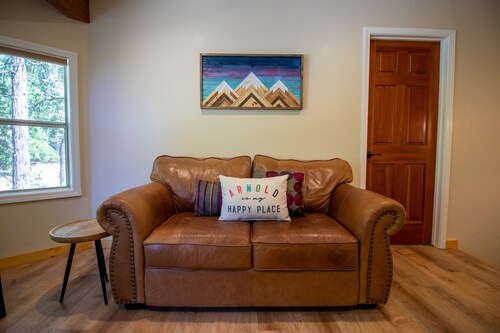 Family Retreat! Hot Tub, King Beds & EV Charger