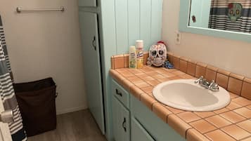 Baignoire, savon, papier toilette