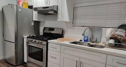 Home away from Home in Charming Sherman Oaks.