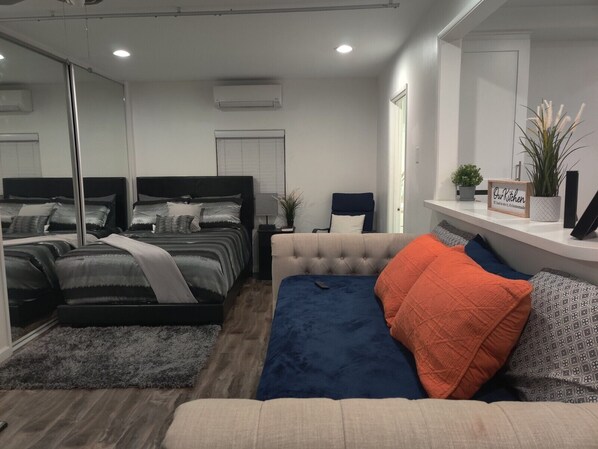 5 camere, una scrivania, ferro/asse da stiro, Wi-Fi gratuito