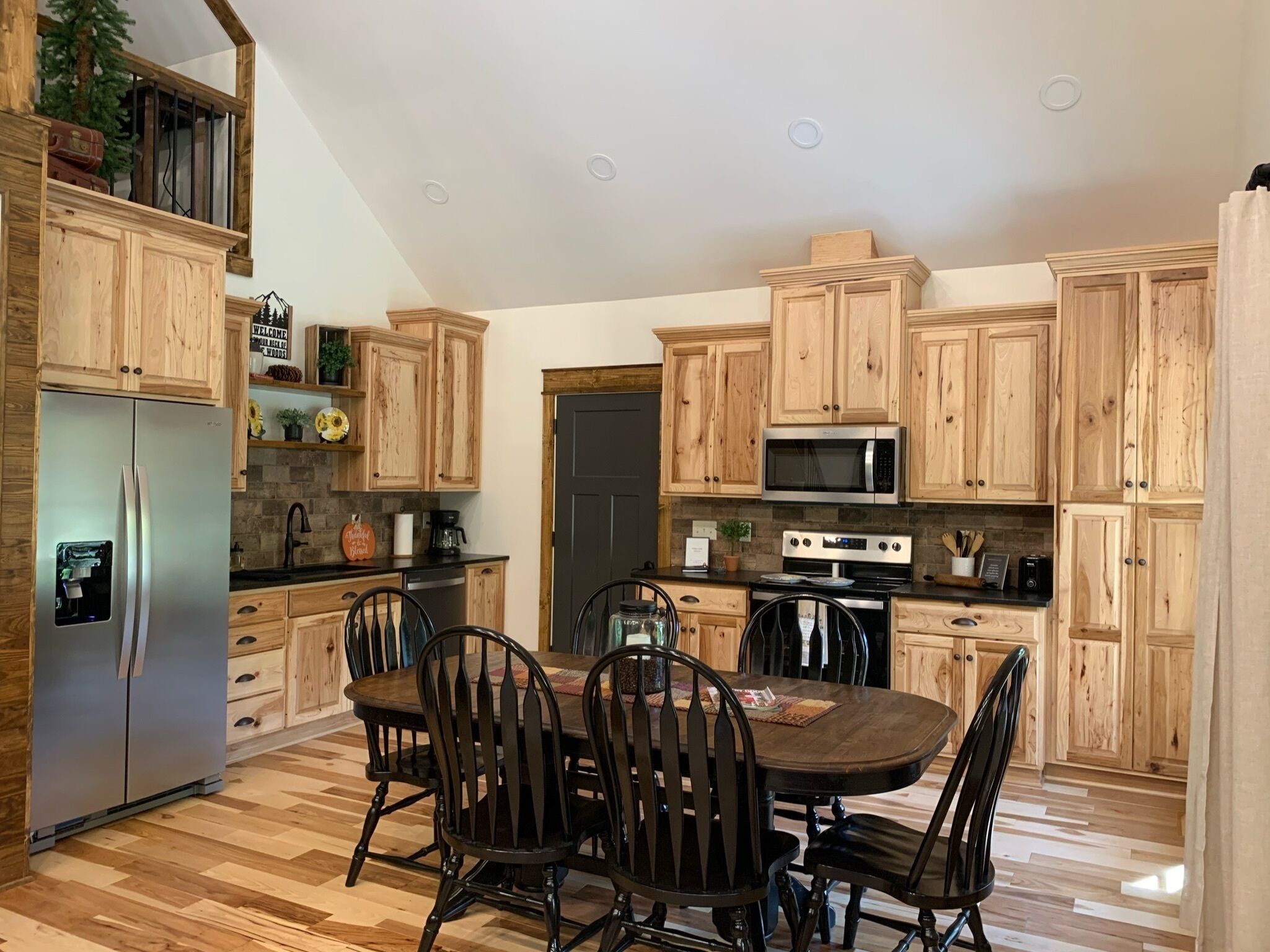 2-Bedroom, 2 1/2 baths, Sleeps 6, Quiet, Private blacktop rd, Serene Country