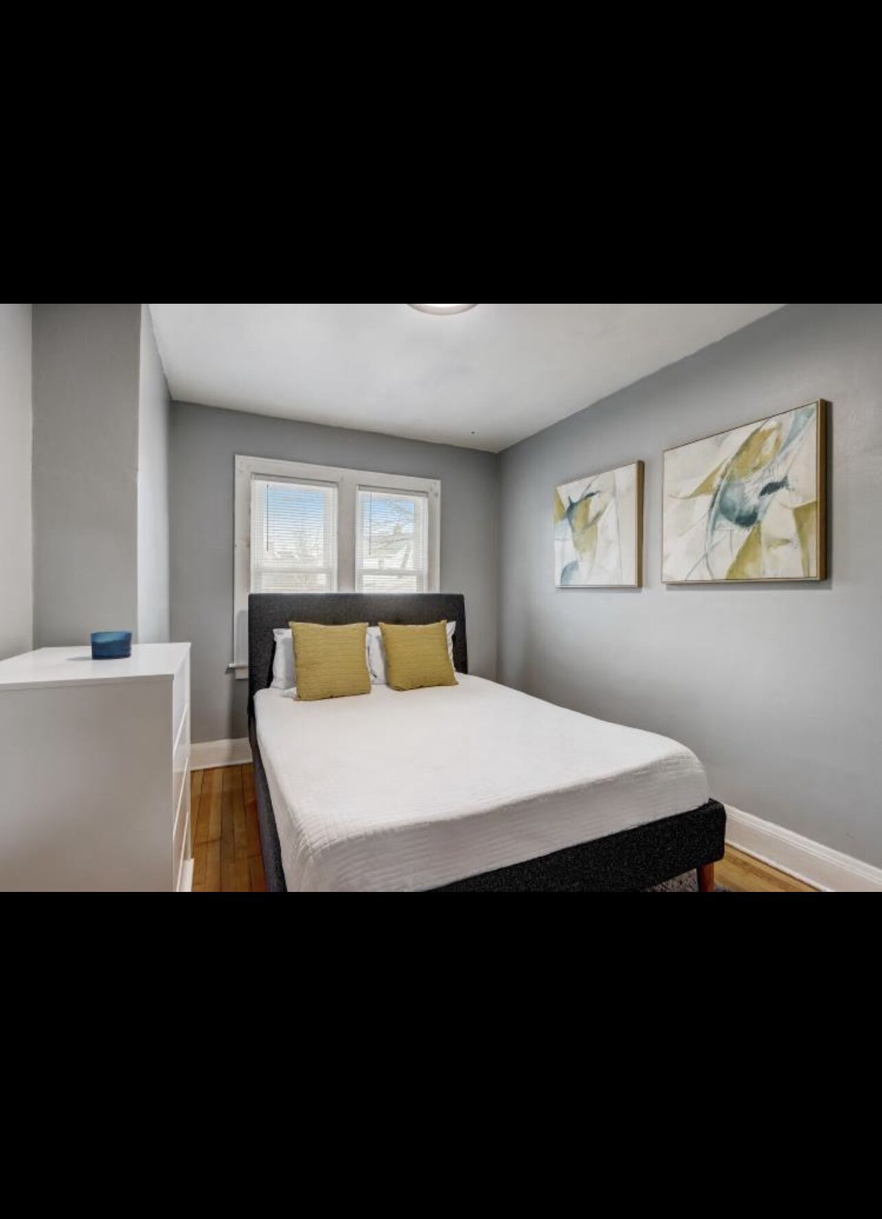 The Cozy Yellow Bungalow* Residential Home