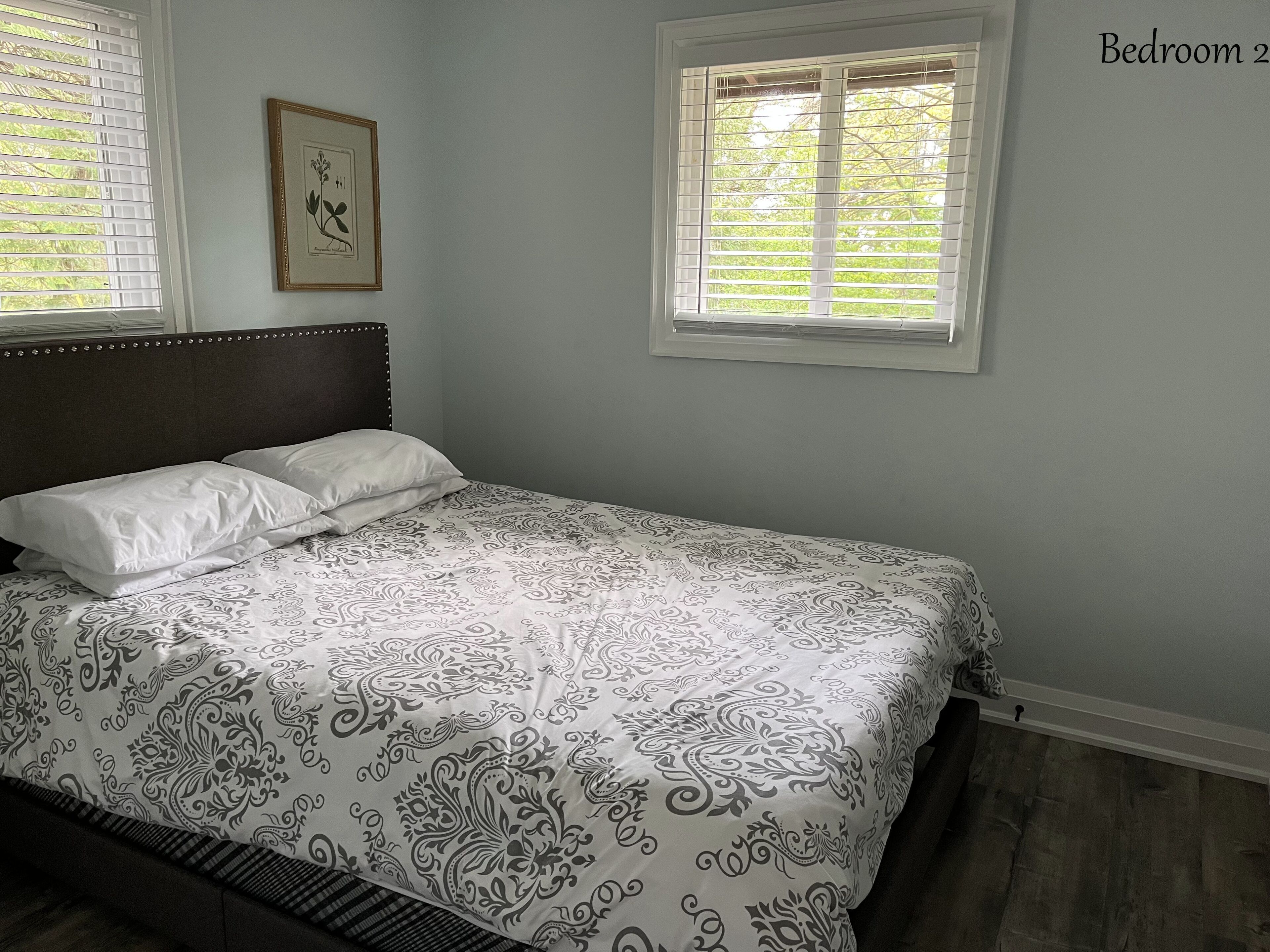 Secluded Lakefront Getaway with private cove - 4 season cottage