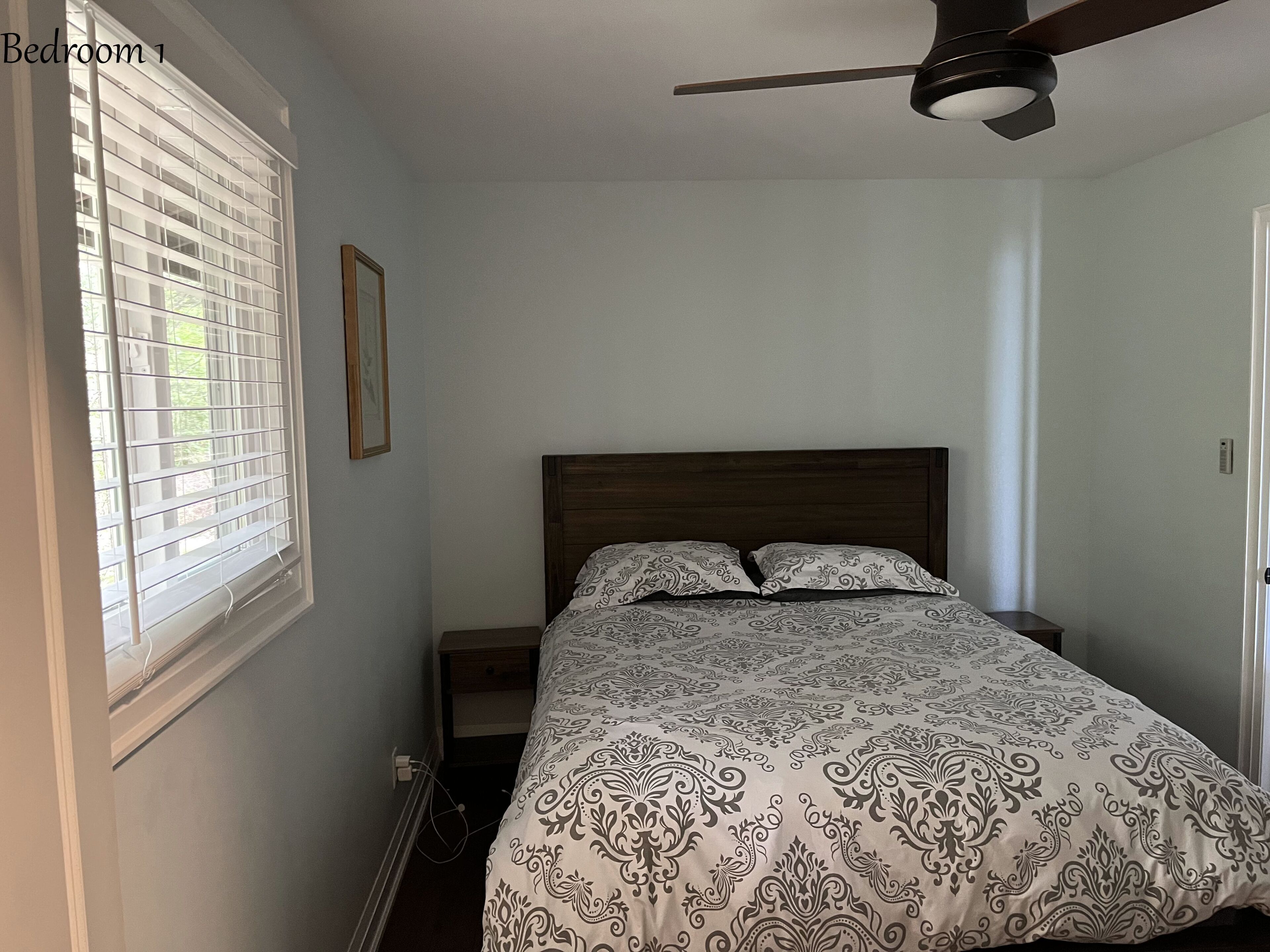 Secluded Lakefront Getaway with private cove - 4 season cottage