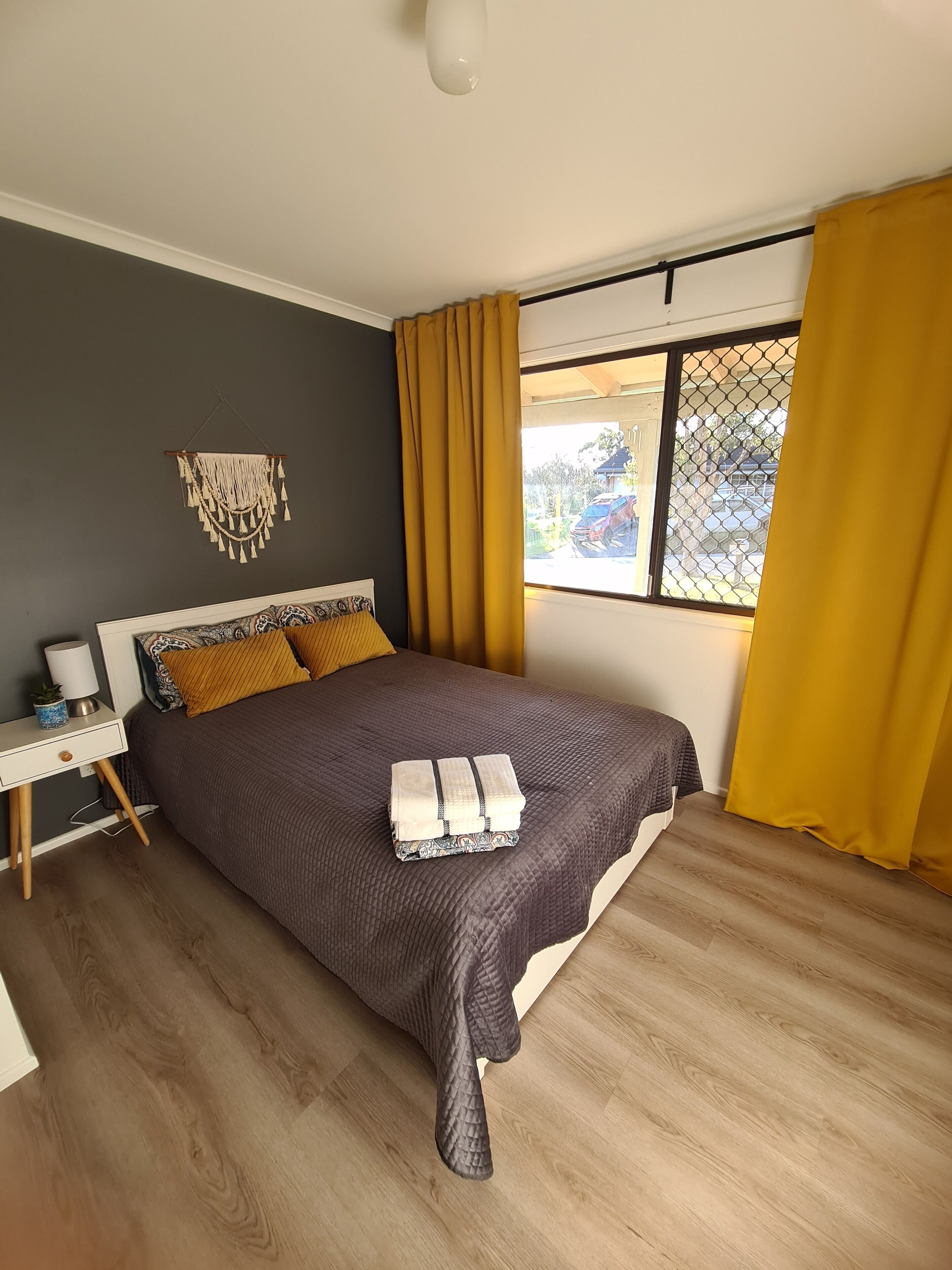 Entire house between Brisbane and Gold Cast