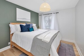 3 habitaciones, tabla de planchar con plancha, wifi y ropa de cama 