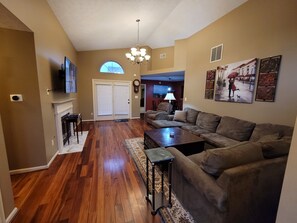 Smart TV, fireplace