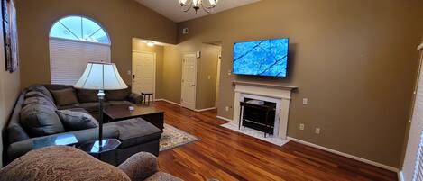 Smart TV, fireplace