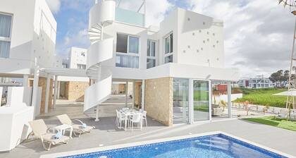 Protaras Vie Bleu Villa VB15 - a villa that sleeps 7 guests in 3 bedrooms
