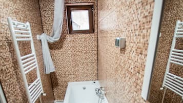 Ensemble douche/baignoire, serviettes fournies