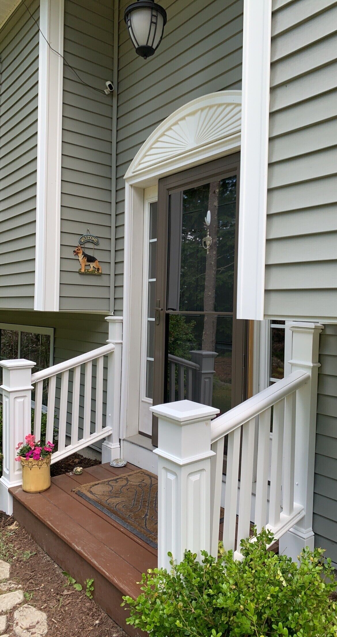 This is a comfortable single house with great private backyard & outside camera 