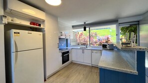 Micro-ondes, four, plaque de cuisson, lave-vaisselle