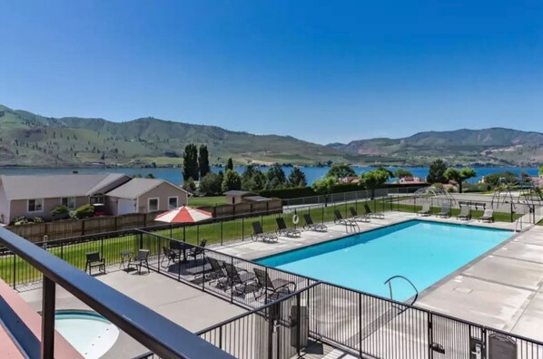 Outdoor pool, a heated pool