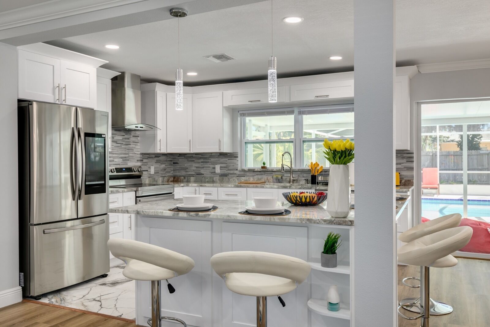 Forever Friday - Fully Renovated 3/2,  Heated POOL 🥂🍾