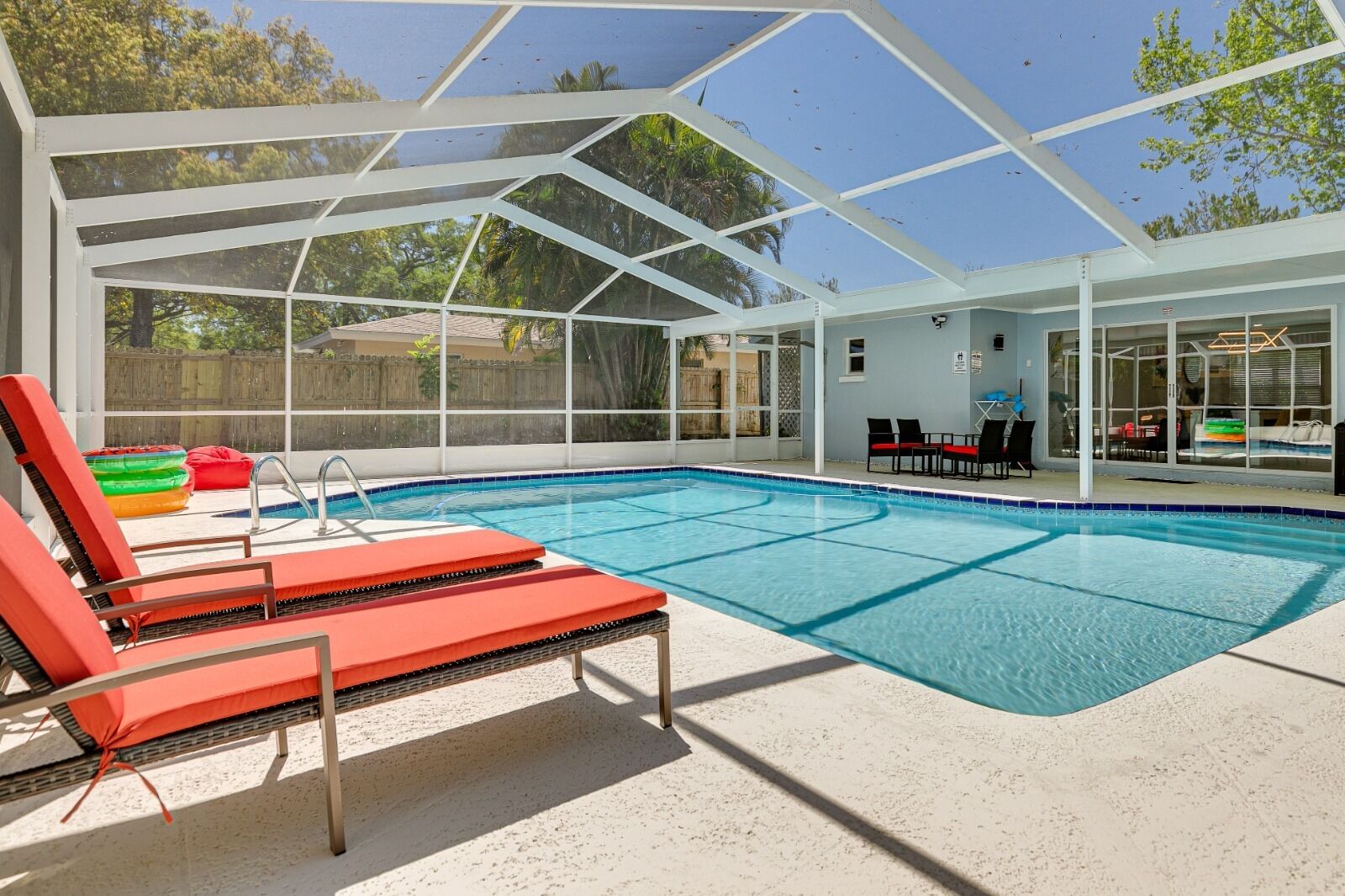 Forever Friday - Fully Renovated 3/2,  Heated POOL 🥂🍾