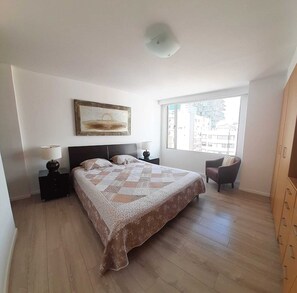 2 bedrooms, desk, iron/ironing board, free WiFi - Apartment in the heart of modern Quito (Quito)