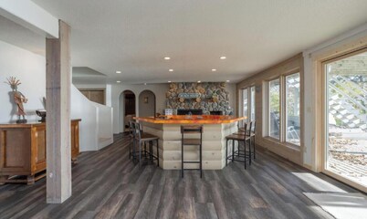 Pelican Lake Beautiful 5 bedroom