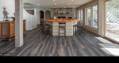 Pelican Lake Beautiful 5 bedroom