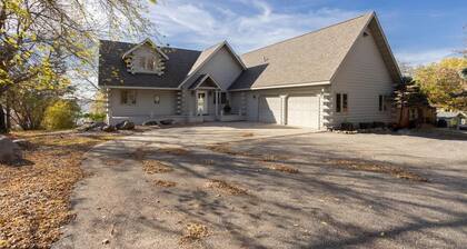 Pelican Lake Beautiful 5 bedroom