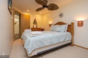 5 Schlafzimmer, Schreibtisch, Bügeleisen/Bügelbrett, kostenloses WLAN