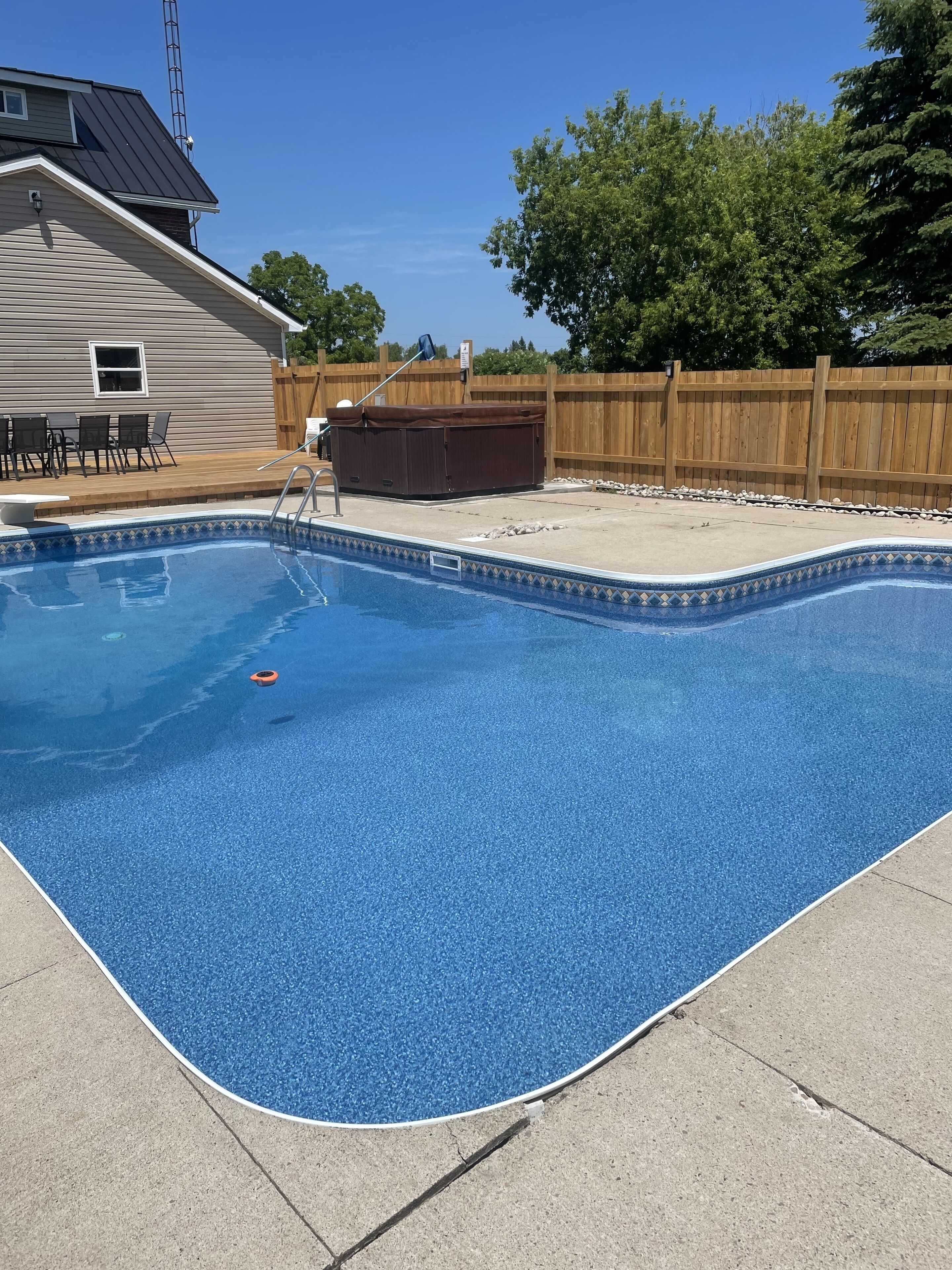 Farmhouse with Swimming pool/ hot tub