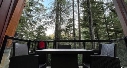 RAINFOREST GETAWAY - Directly on Spring Cove!