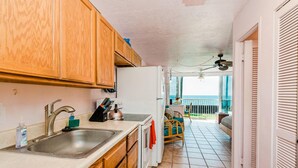 Studio, 1 Queen Bed with Sofa bed | Private kitchen
