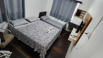 Suíte luxo | Camas com colchões pillow-top, escrivaninha