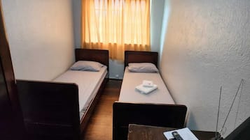 經濟客房, 1 間臥室 | 1 間睡房、特厚豪華床墊、書桌、手提電腦工作空間