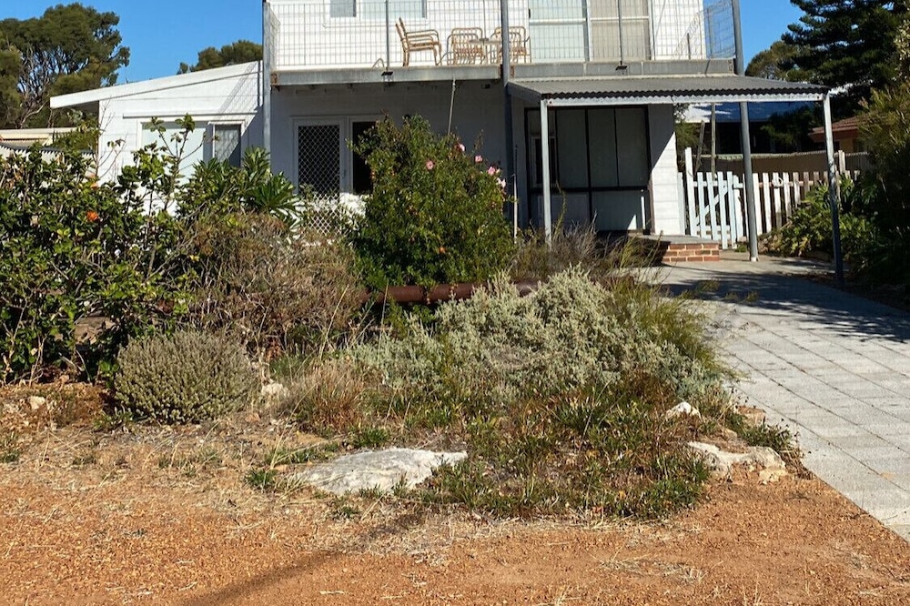 Newly renovated Beach Shack. 200 metre to the beach. New bathrooms and kitchen.