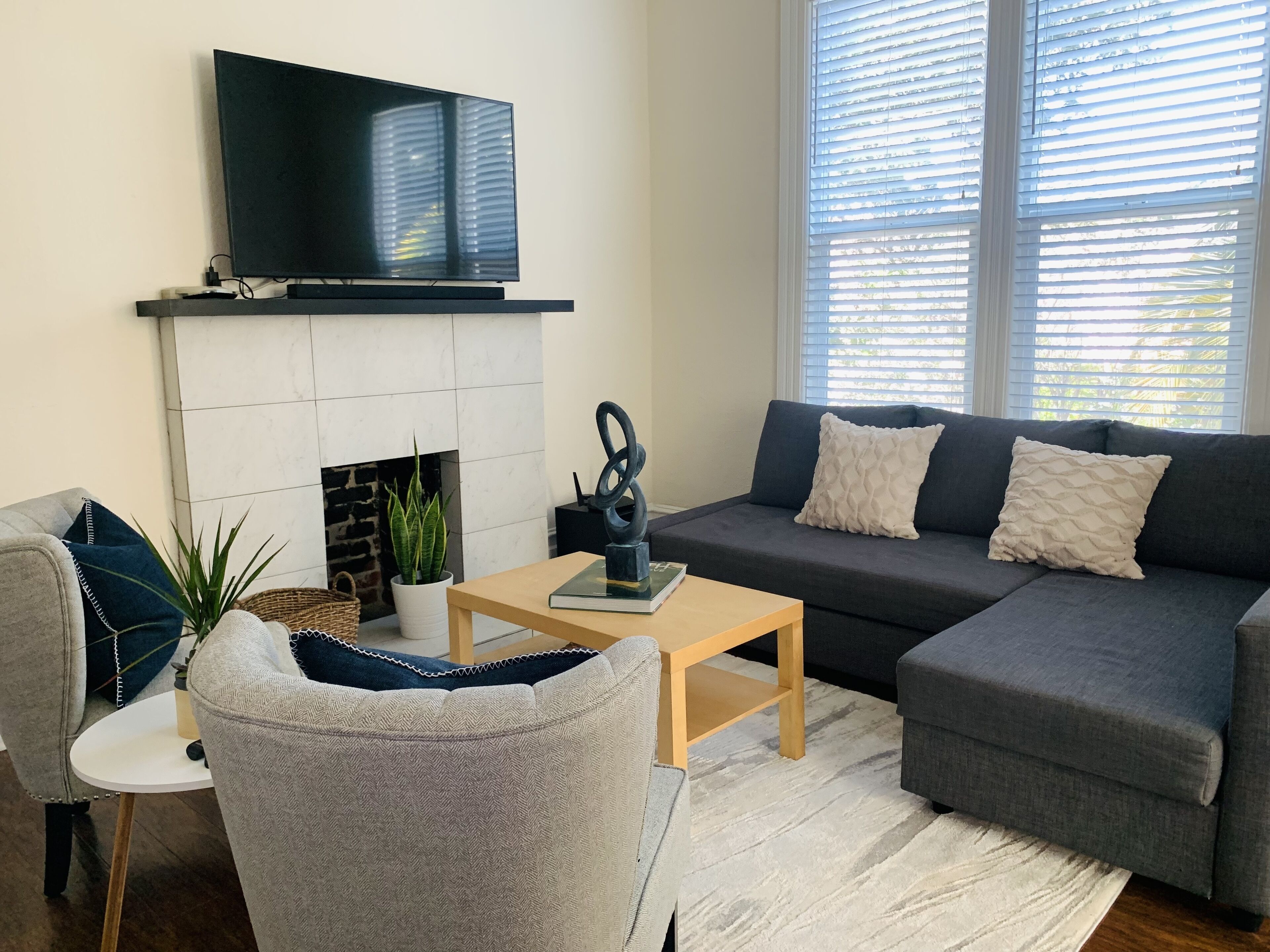 Charming Victorian Getaway with private deck.