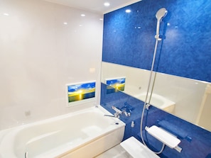 Separate tub and shower, free toiletries, hair dryer, electronic bidet - Hotel ZALA (Yokohama)