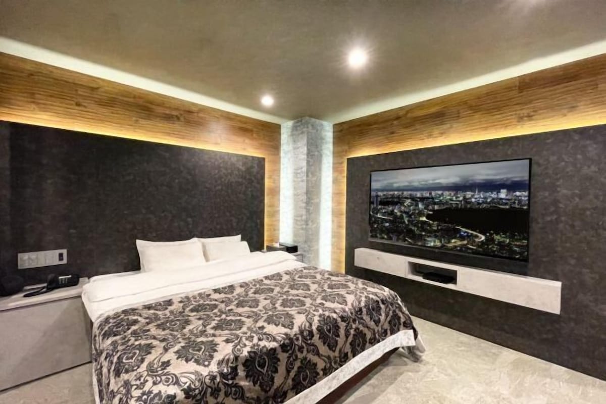 WiFi (free), bed sheets
