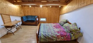 2 bedrooms, free WiFi - Old village accommodation (Chavanoz)