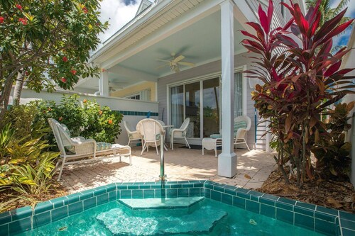 Manatee Bay: Escape to this 2BR Duck Key Villa, Private Patio, Dip Pool & Easy Access to Marathon