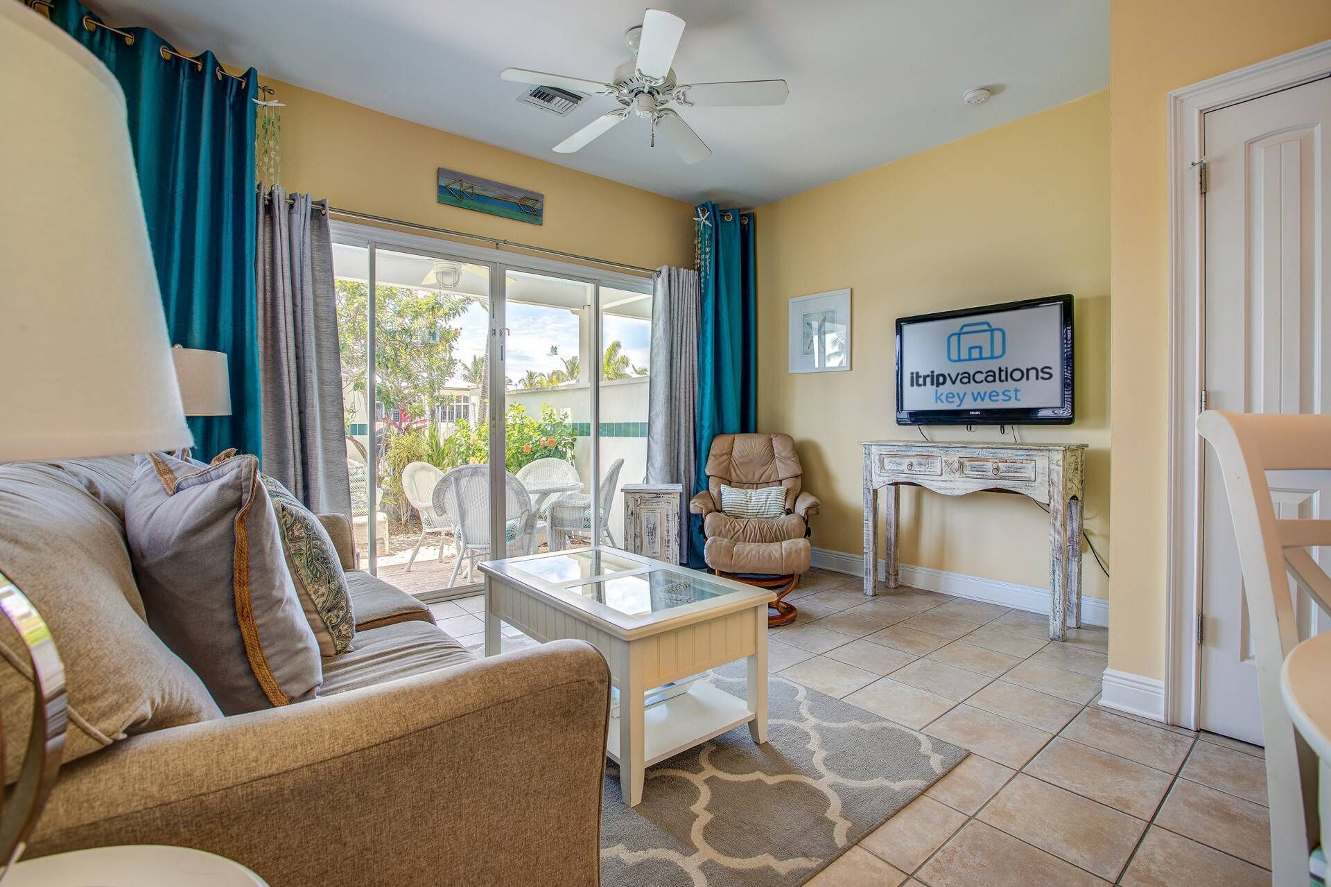 Manatee Bay: Serene 2-Story Villa on Duck Key, Private Patio, Splash Pool & Mesmerizing Water Views!