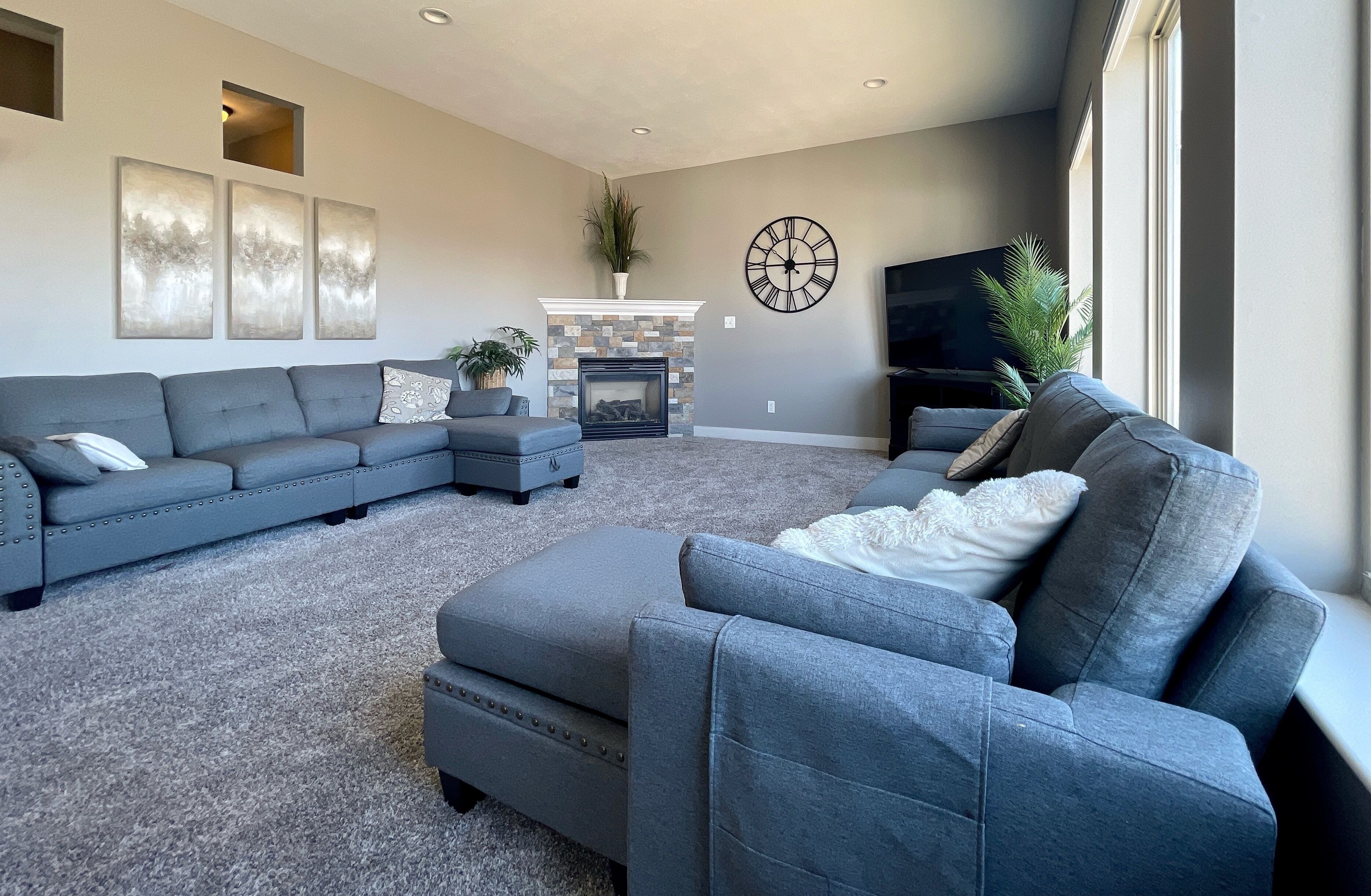 Family friendly 7 bedroom 4.5 bath sleeps 25+