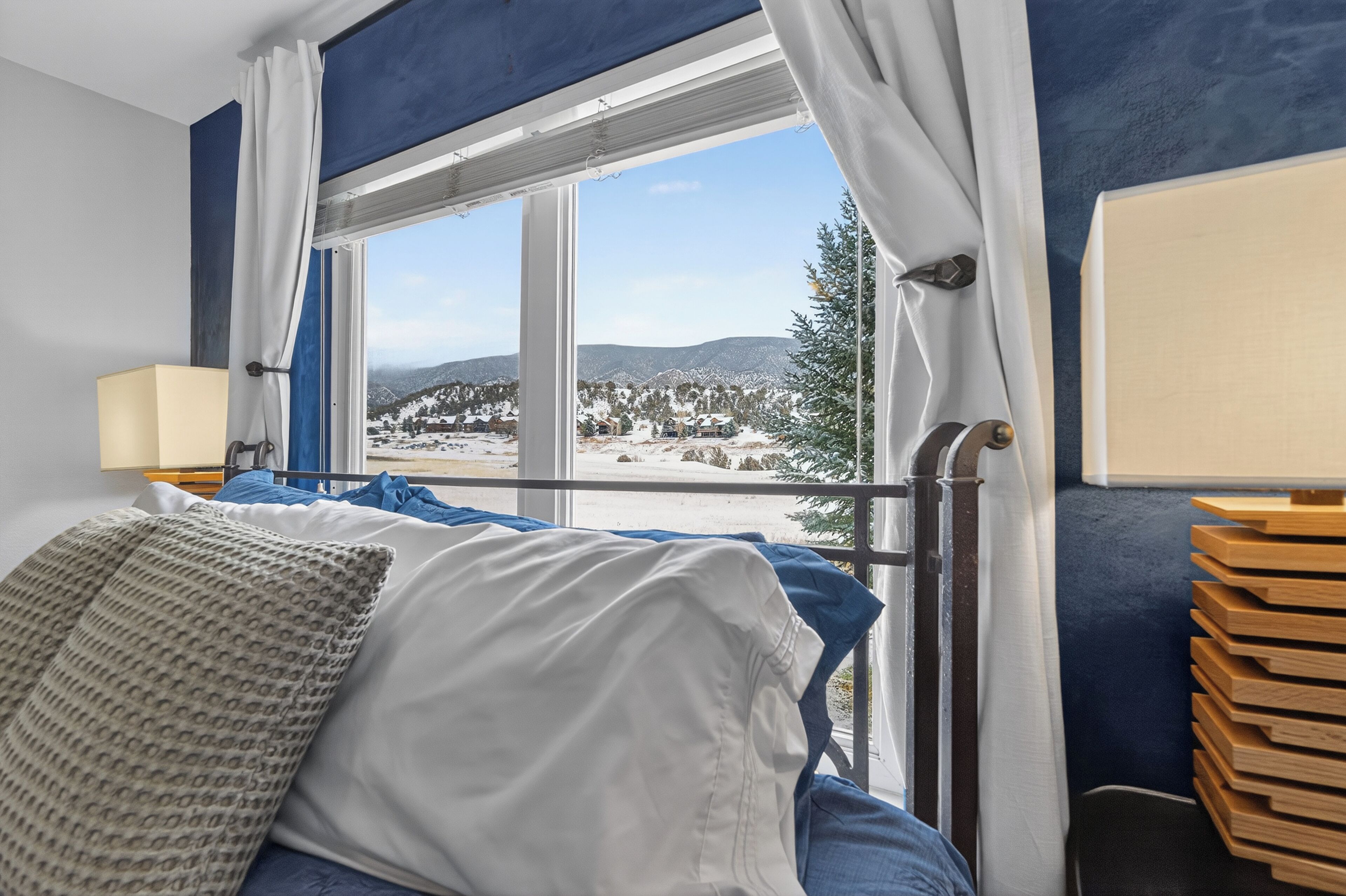 2 室のベッドルーム、セーフティボックス (室内)、デスク、アイロン / アイロン台