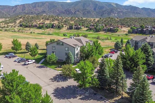 Golf course views • Walkable • Surrounded by mountain beauty. Reserved parking