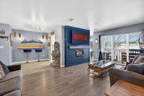 Smart TV, fireplace, foosball, table tennis - Colorado Winter Romance · Mountain Views · Near Aspen, Hot Springs & Glenwood (New castle)